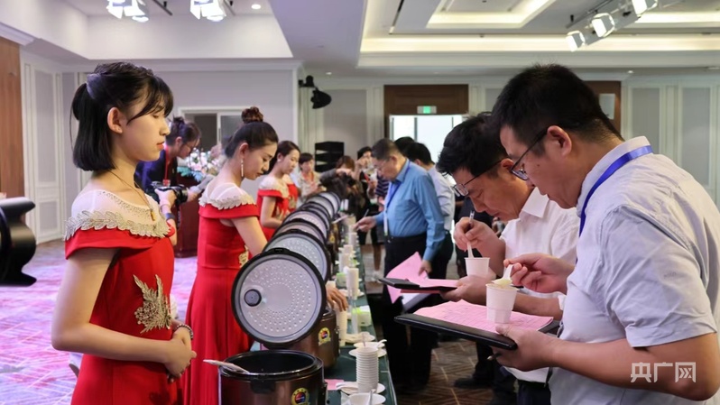 藜麦飘香迎丰收！第三届中国藜麦企业家高峰论坛和沽源丰收节开幕(图2)