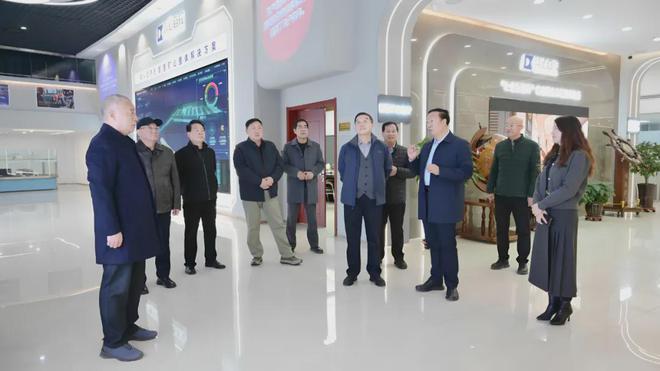 了解商会改革建设新成就关注民营经济发展新动态——军地退休老干部参访团来山西省内蒙古商会调研座谈(图2)