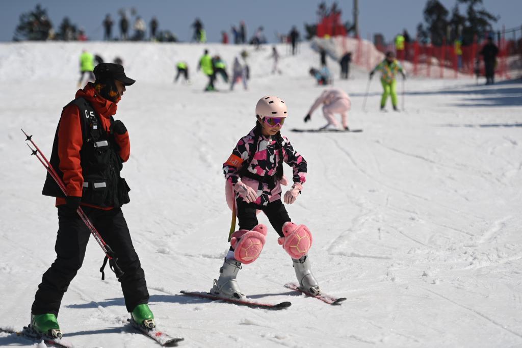 九游娱乐：南北携手共绘万亿冰雪经济新版图