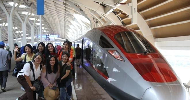 雅万高铁亏惨了？印尼求中国延期还债运营两年暴露高铁商业痛点(图2)