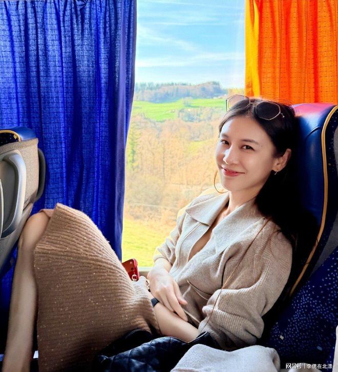 离婚1年黄圣依最新近况曝光：在瑞士留学和此前状态差距太大(图2)