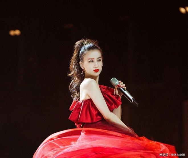 离婚1年黄圣依最新近况曝光：在瑞士留学和此前状态差距太大(图13)