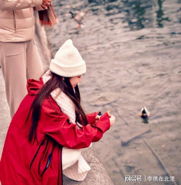 离婚1年黄圣依最新近况曝光：在瑞士留学和此前状态差距太大(图16)