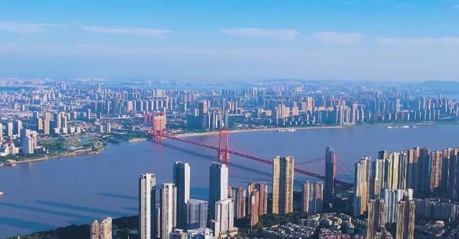 中东打成这样都挡不住西方专家集体看衰中国经济增速却冲到5%