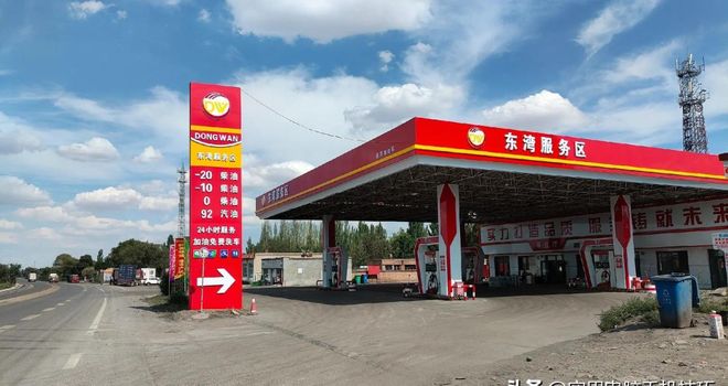 油车车主终于熬出头！油价开启下行模式未来长期走弱已成趋势(图2)